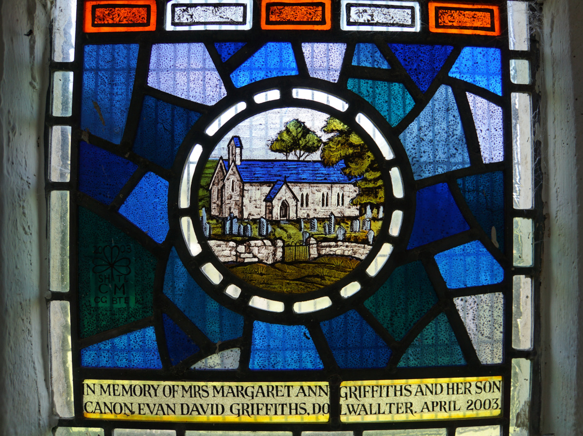 eglwys-sant-mihangel-st-michael-s-church-stained-glass